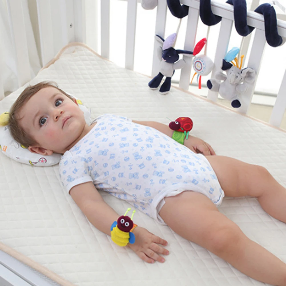 2pcs 손목 딸랑이 신생아를위한 부드러운 컴포트 딱정벌레 장난감 벨 링거링 그랩 경량 소형 개발 감각