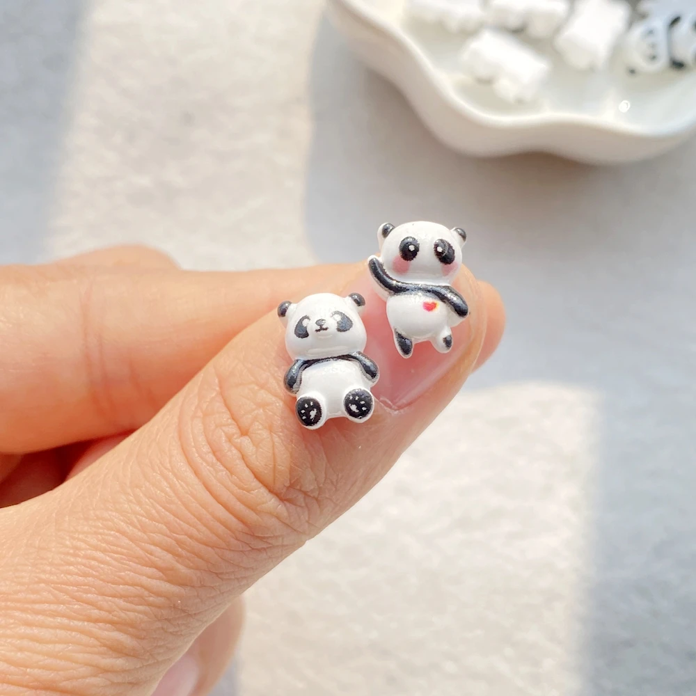 30 pezzi di resina colorata Kawaii mini cartone animato dipinto panda rosso nail art figurine di pietra con retro piatto scrapbook gioielli fai da