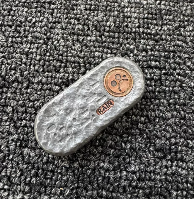 Used EDC DZ topb stone patterned steel rain material EDC decompression toy