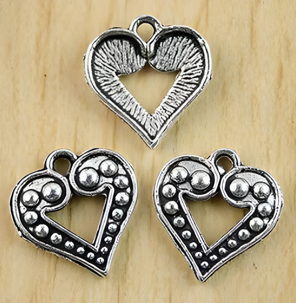 

15pcs 17x15.8mm Zinc alloy matel heart shaped charms T0902