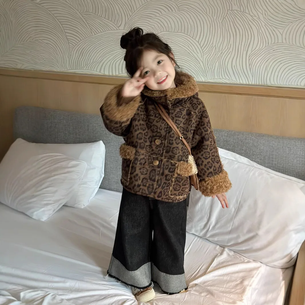 Girls Coat 2024 Winter New Childrens Clothes Baby Girls Leopard Fur One Thick Two Sides Wear Coat Casual Simple and Cute