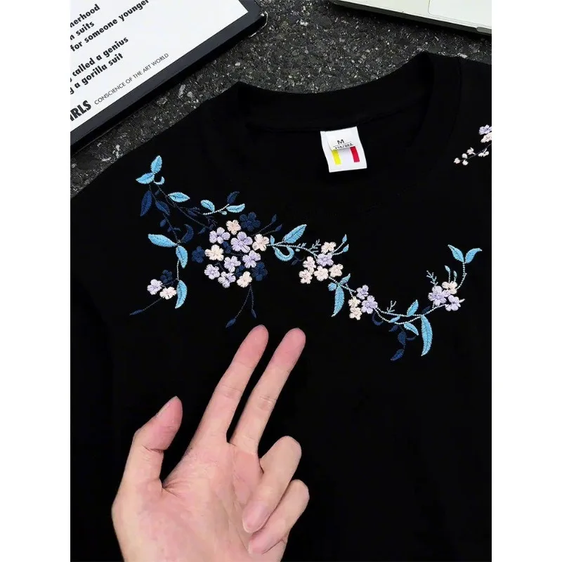 Summer Men's Lilac Flower Embroidery Short-Sleeved T-Shirt Fashion Casual Cool and Stylish