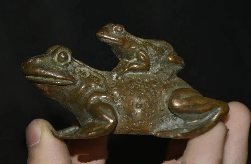

3" Rare Old Chinese Copper Fengshui Mother son Animal frog Statue Sculpture