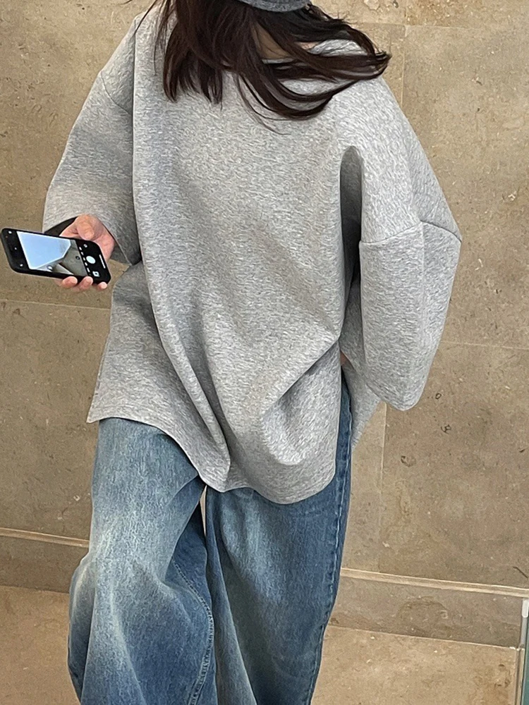 [EAM] Women Beige Gray Side Slit Big Size Casual T-shirt New Round Neck Half Sleeve Fashion Tide Spring Autumn 2024 1DH6479