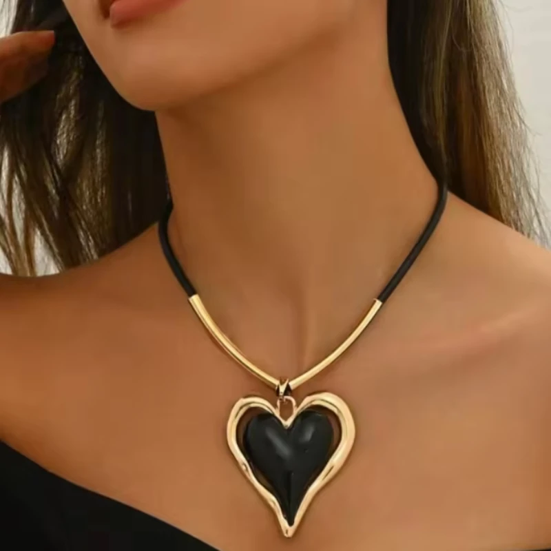 European and American Personalized Multi-color Love Pendant Necklace, Women's Retro Trendy Holiday Accessories Jewelry