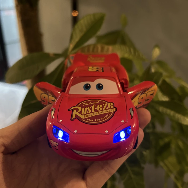 Modèle réduit de voiture Rains Mcqueen en métal moulé sous pression avec lumières, Disney Toy Story 3, roue arrière nervurée, crachez votre langue, jouets à inertie