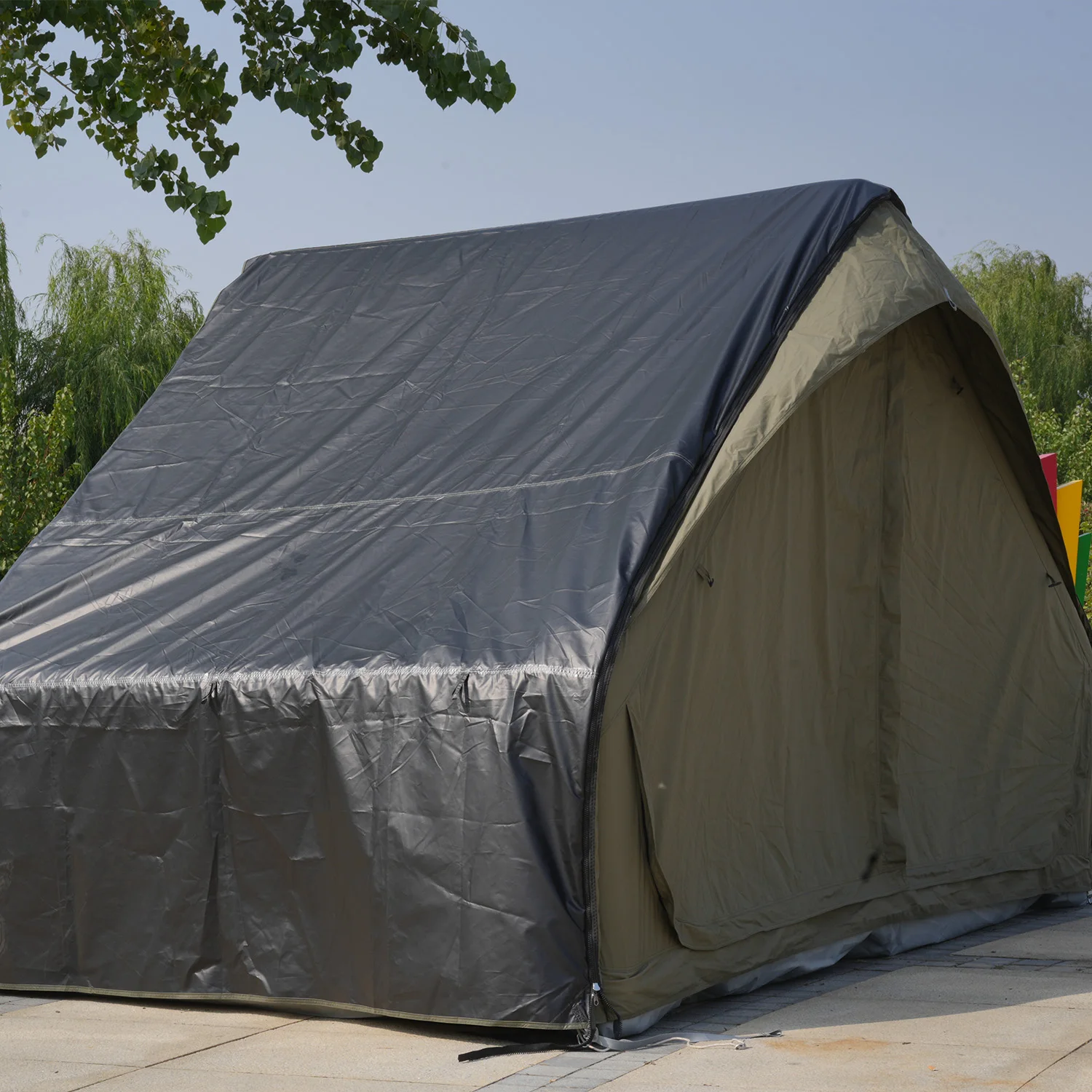

Deluxe 4-8 Person Wear Resistant Quick Deploy Oxford Fabric Inflatable Tent with Black Coating Awning Attachment