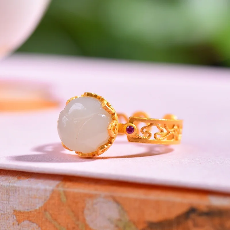 S925 الفضة مطلية بالذهب مطعمة Hetian الأبيض اليشم الجوف المرأة خاتم المجوهرات