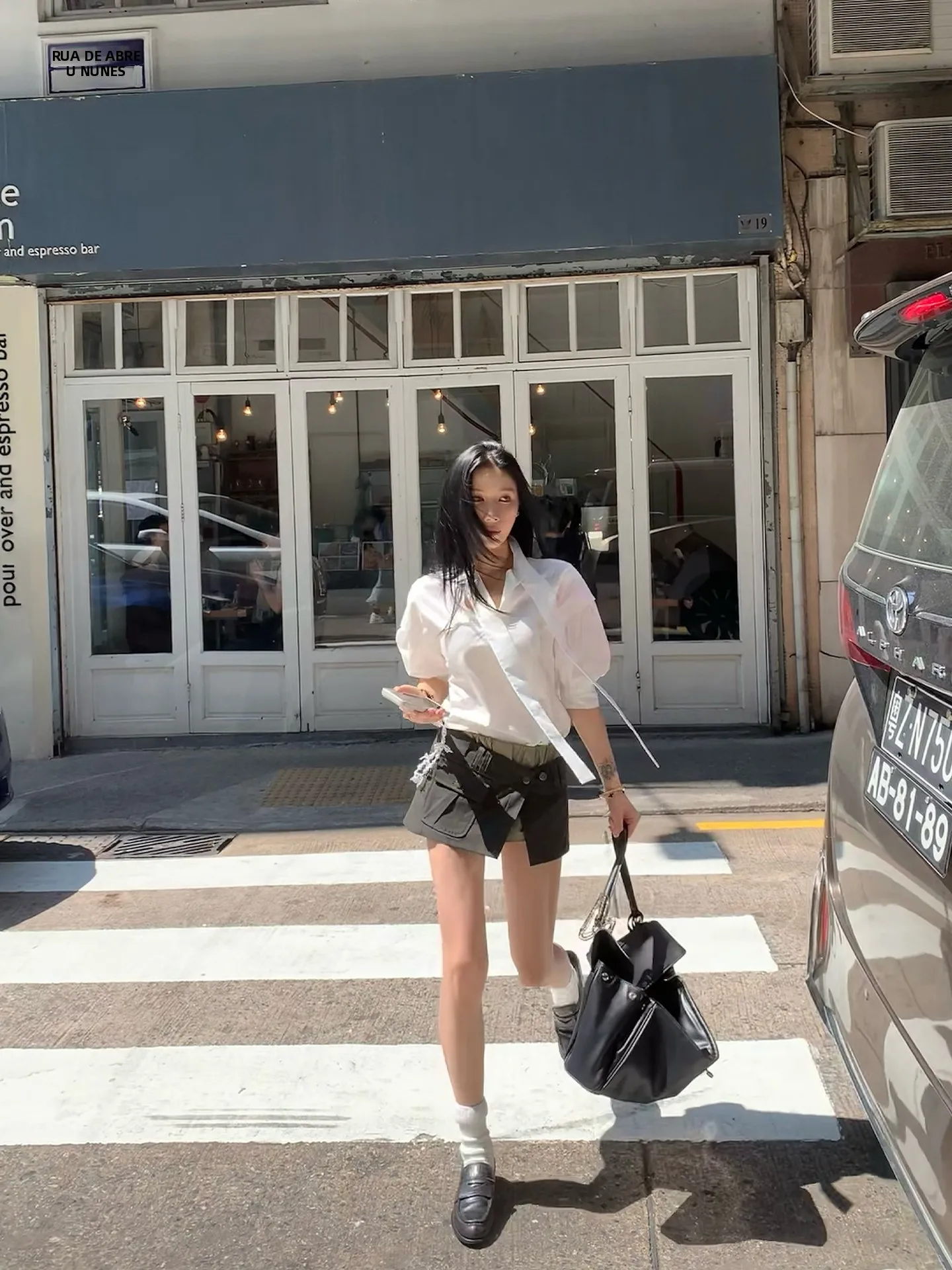 

Льняная рубашка с V-образным вырезом и рукавами три четверти, повседневная, стильная, весна-лето, белая, в корейском стиле, свободного кроя, с поясом