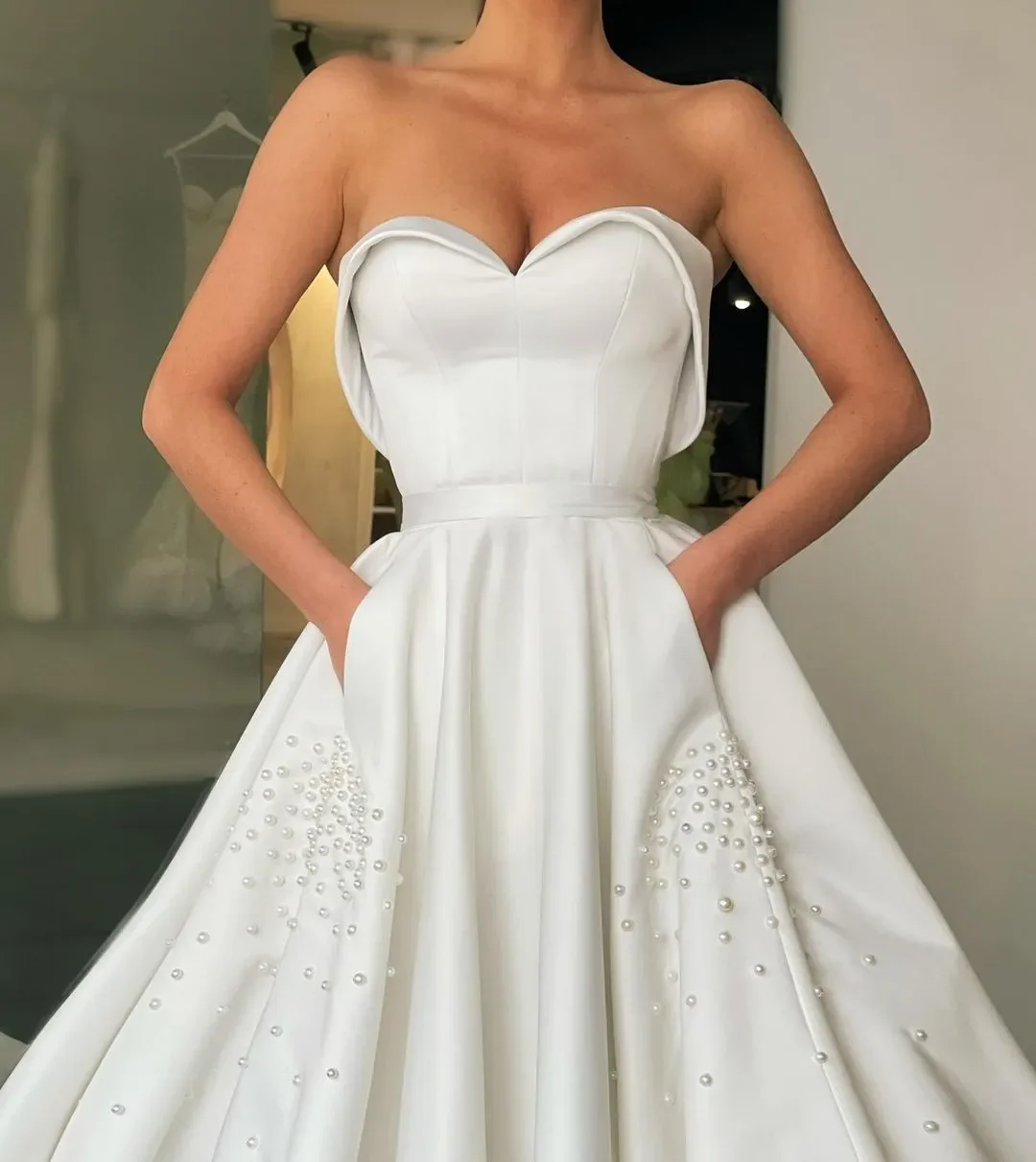 Classic Line A strapless Sweetheart backless Bridal dress Pearl Wedding dress Vestidos De Novia sweeping train bridal dress