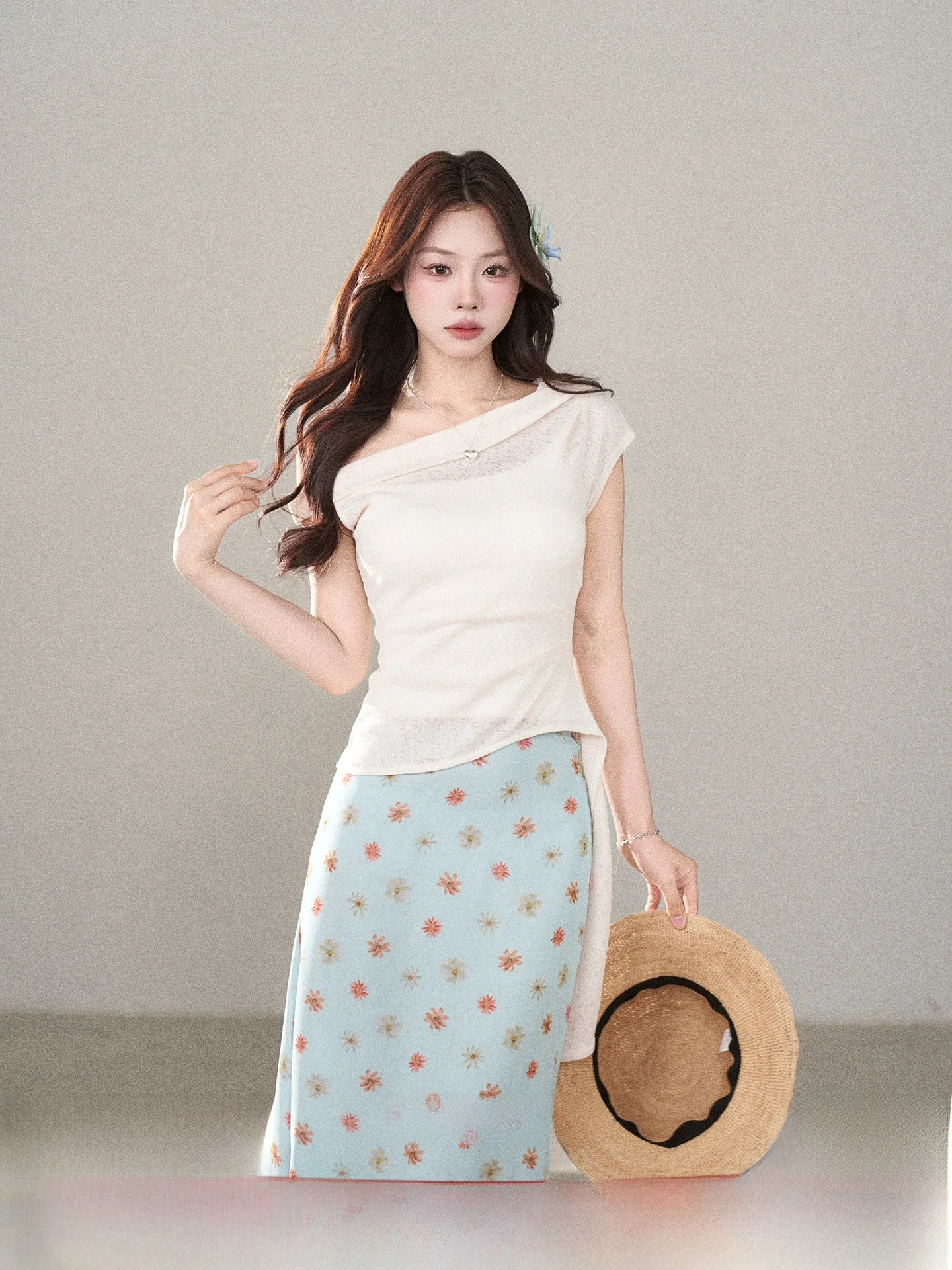 Slim Fit Knitted Short Sleeve Women's Top Shoulder Baring Style Korean Version Commute Style Creative Pattern Chinese Made