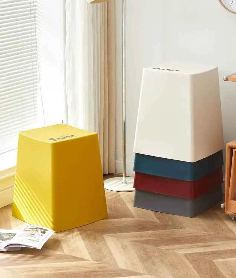 Kreativer Esszimmerhocker aus Kunststoff, nordische Möbel, hohe Hocker, mobiler Sitz, Fußhocker, moderner Freizeitstuhl, Tastaturhocker, individuell – Detail 1
