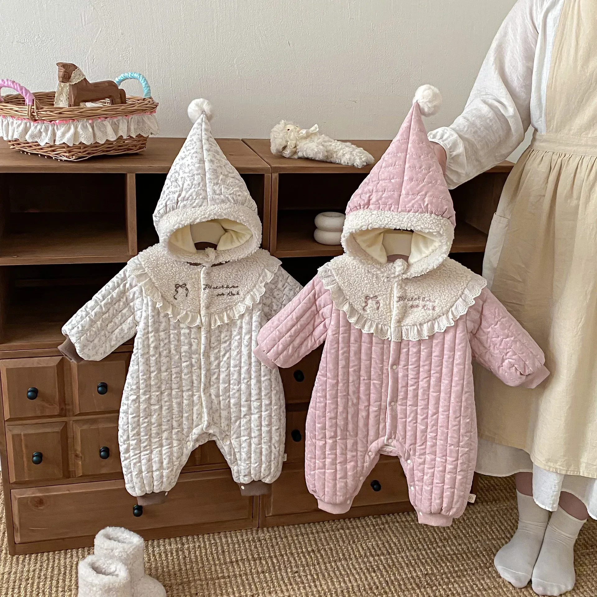 

Комбинезон для маленьких девочек с милым бантом и цветочным принтом, съемный капюшон, зимний утепленный комбинезон с хлопковой подкладкой, одежда для новорожденных