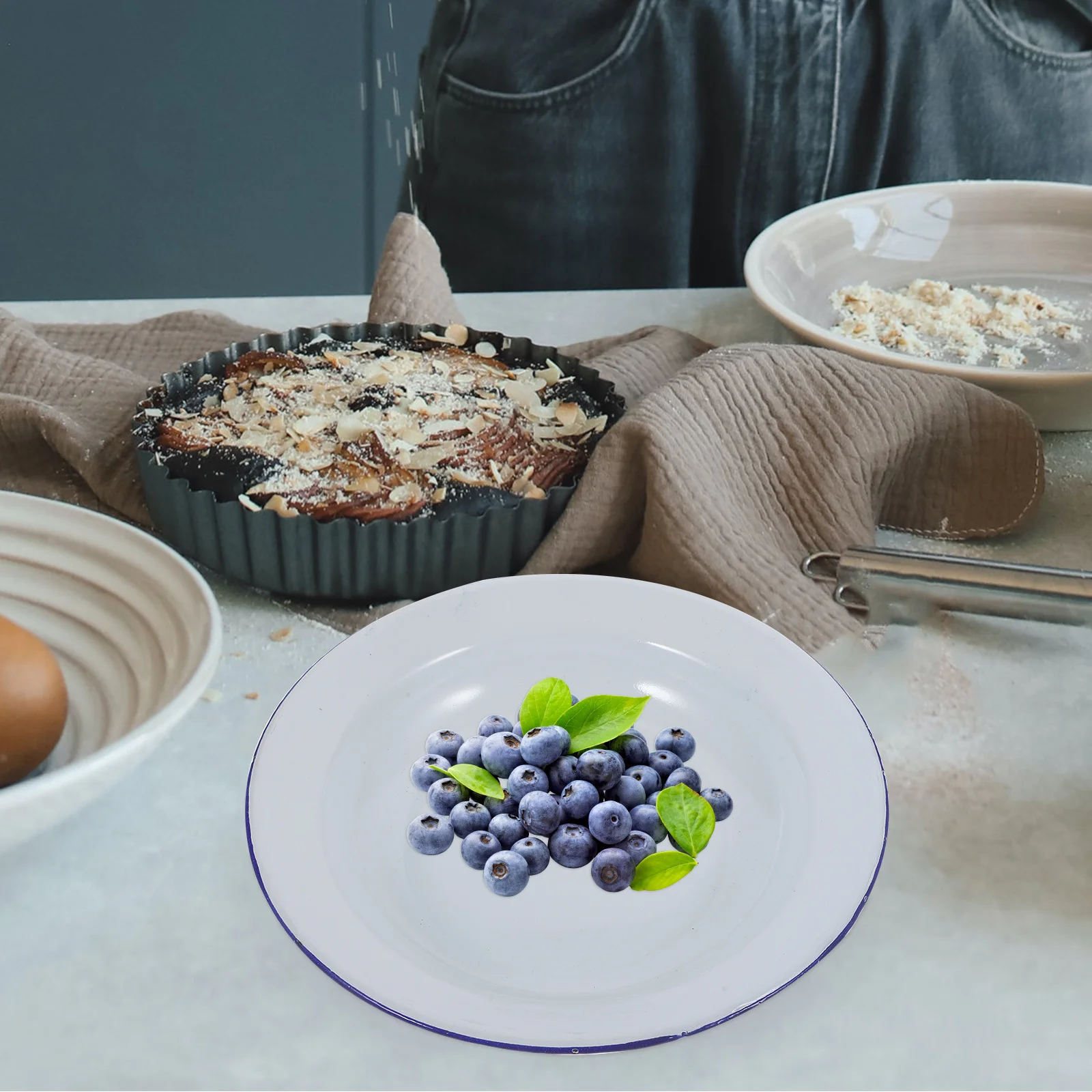 

Enamel Plate Round 28Cm Smooth Edge Thicken Serving Plate For Snacks Fruits Tea Nuts Chinese Style Retro Kitchen Dish