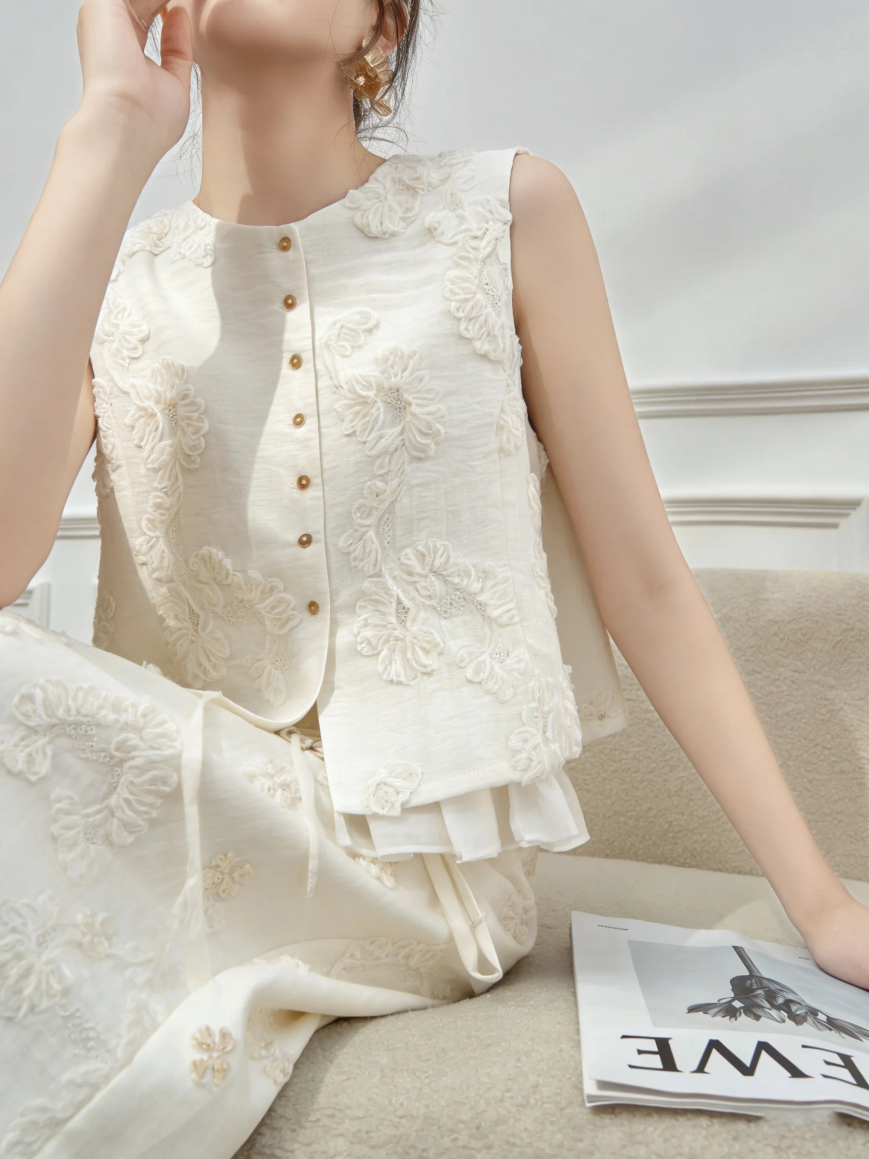 

Новый летний комплект в китайском стиле: вышитая 3D-цветочная юбка-жилетка с высокой талией, круглым вырезом и застежкой на пуговицы, повседневная одежда