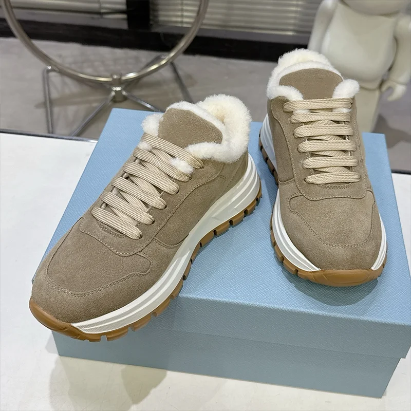 تتميز الأحذية الرياضية غير الرسمية المصنوعة من الصوف للشتاء عالي الجودة بنعل خارجي مزدوج الألوان متين وخفيف للغاية 25090887