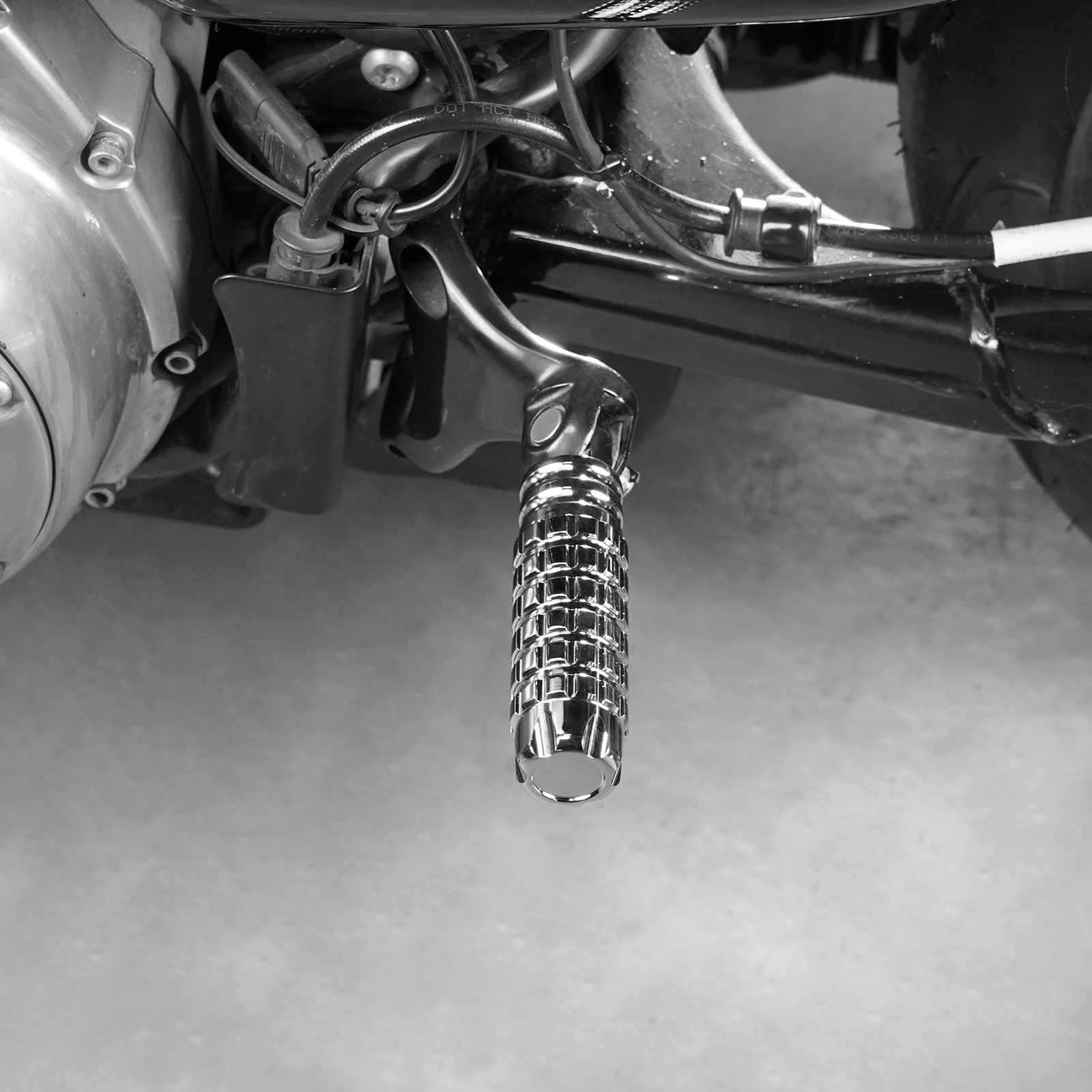 Beifahrerfußraste für Harley Sportster 883 XL883R Sportster 1200 XL1200C Iron 883 XL883N 2014–2020 Iron 1200 XL1200NS 2018–2021 – Detail 18