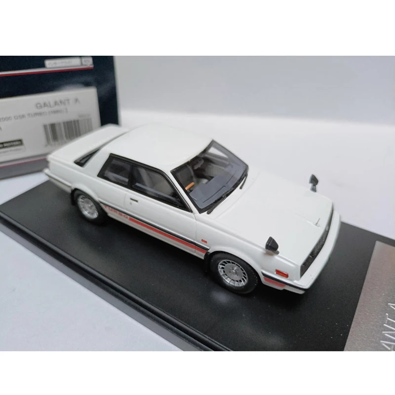 مرحبا قصة 1/43 مقياس جالانت 2000 GSR توربو 1980 الأبيض الراتنج نموذج سيارة الكلاسيكية الكبار هدية تذكارية عرض ثابت #4