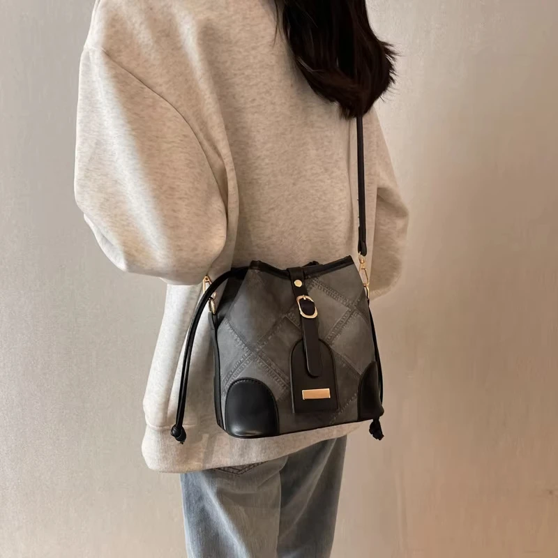 2025 new trendy best-selling single-shoulder crossbody bag with high-end texture and niche design - diamond-patterned bucket bag