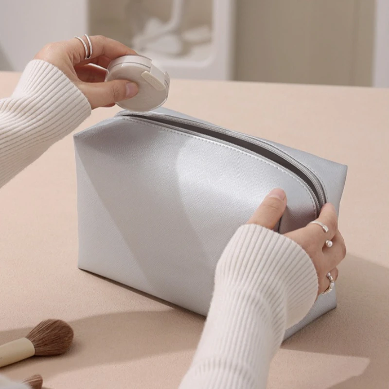 حقائب مستحضرات التجميل ذات الألوان الصلبة للنساء للسفر حقيبة تخزين المكياج المحمولة بسحاب حقيبة أدوات الزينة