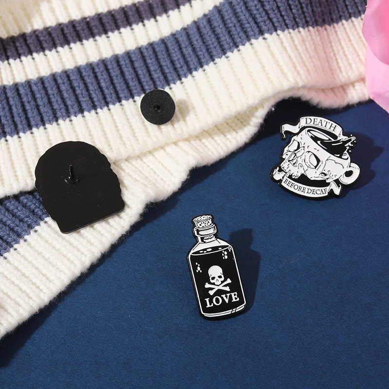 Skull Skeleton Enamel Pins Black White Bone Brooches Lapel Badges Custom Backpack Accessories Kid Gift Friends Jewelry Wholesale