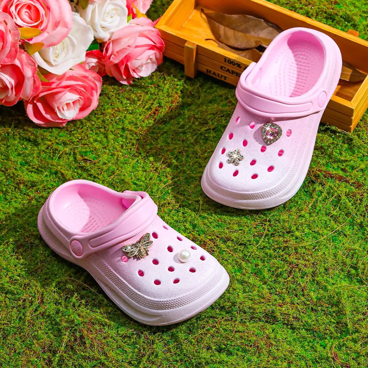 Glitzernde Clogs und Pantoletten für Kinder, leichte EVA-Gartenschuhe, rutschfeste Sandalen, atmungsaktive Slip-On-Schuhe für drinnen und draußen 168 – Detail 10