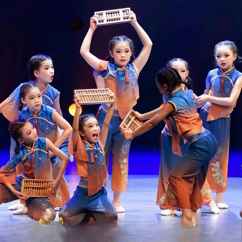 

Танцевальные костюмы для детского сада, костюмы на тему детского счетного счетца, этнические классические танцевальные костюмы.