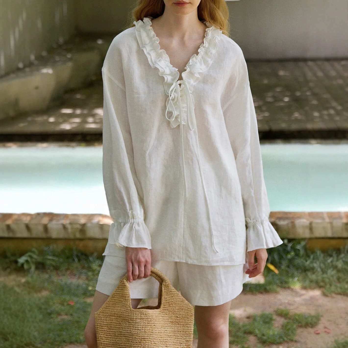 

2026 Fashion V Neck Long Sleeve Shirts Elegant Top Classic Lace-Up Top Feamle Blouses Spring Loose White Women's Blouse