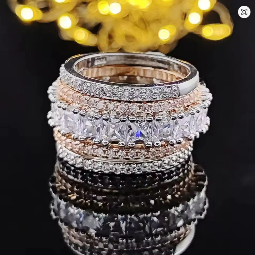 Luxurious Two-Tone Wide Ring, Designed Specifically for Women, Featuring Brilliant Cubic Zirconia, Exquisite Party Jewelry, and Fashionable Accessory Metal Micro-Inlaid Heavy-Duty Ring, Niche Internet Celebrity Style Geometric Jewelry, Oval Zircon Design.