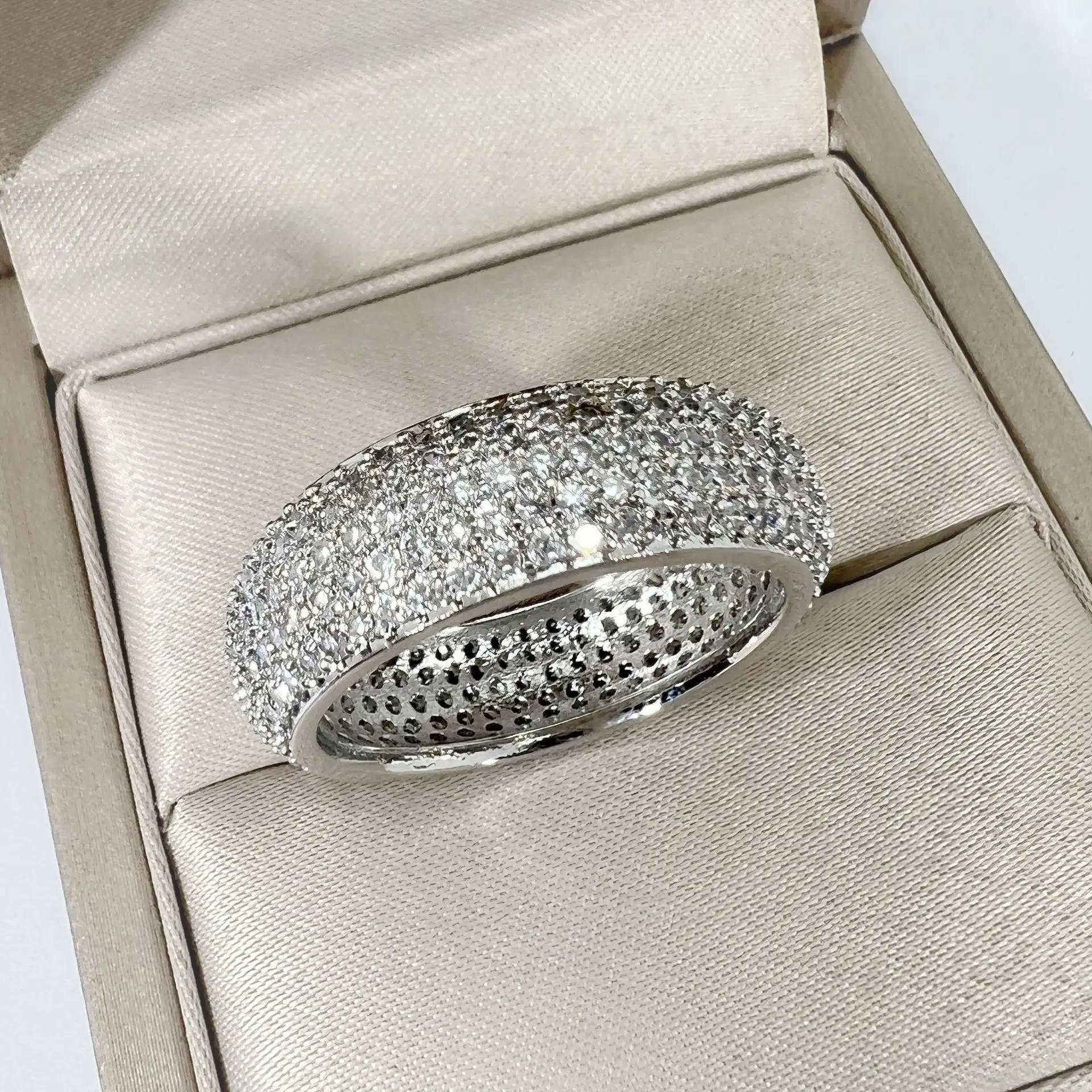 925 Sterling Silver Plated 18K Gold Diamond Ring Fashionable Decorative Dazzling Circular Ring