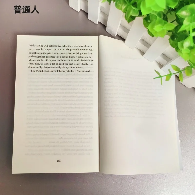 サリー・ルーニー: 平凡な人々の小説、就寝前に英語の本を読む大人