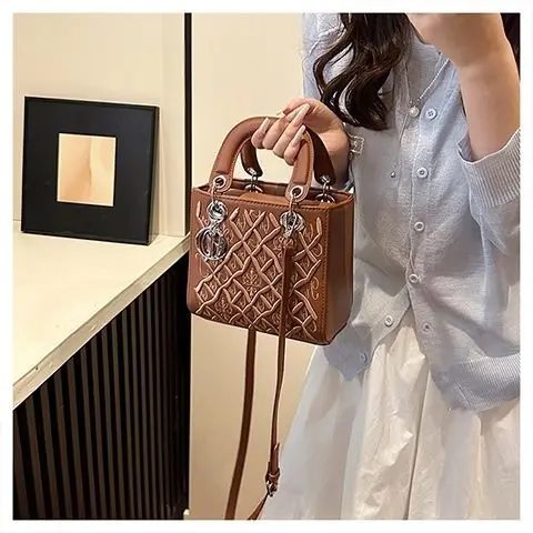 

2025 New High - End Stylish Shoulder Crossbody Bag - Versatile Women's Handbag