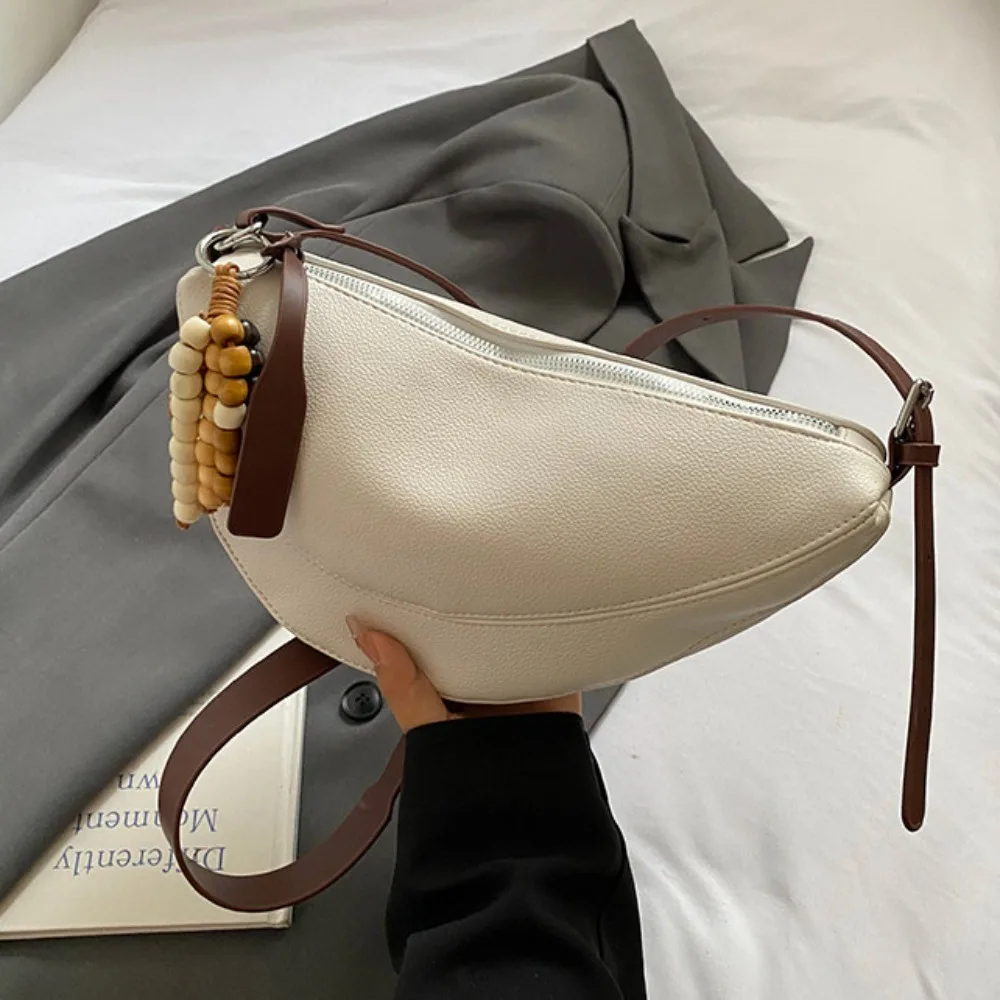 

Elegant Vintage PU Dumpling Bag Solid Color Casual Half Moon Bag with Pendant Retro Handbag Outdoor