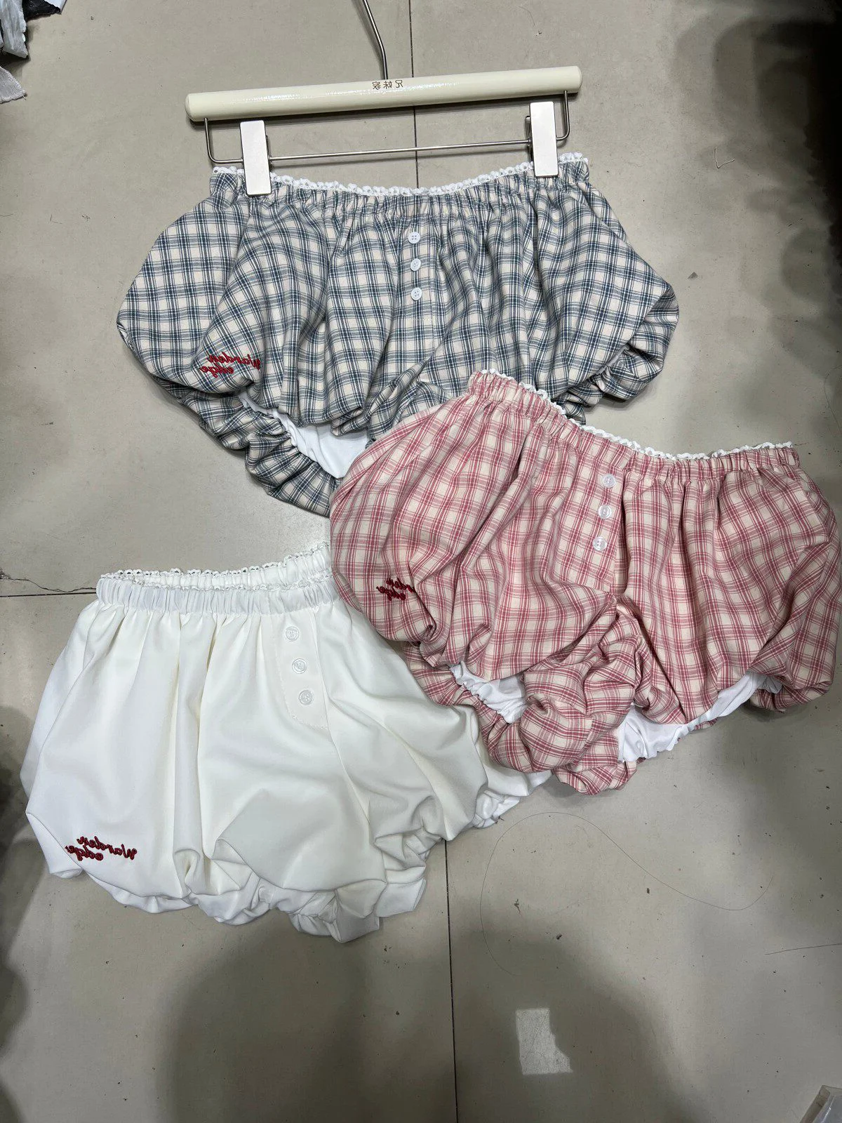 

Sexy Short Pants Women's Spring Summer Plaid Bloom Embroidery Casual Pants Slim Fit Natural Waist Polyester Fiber Ladies