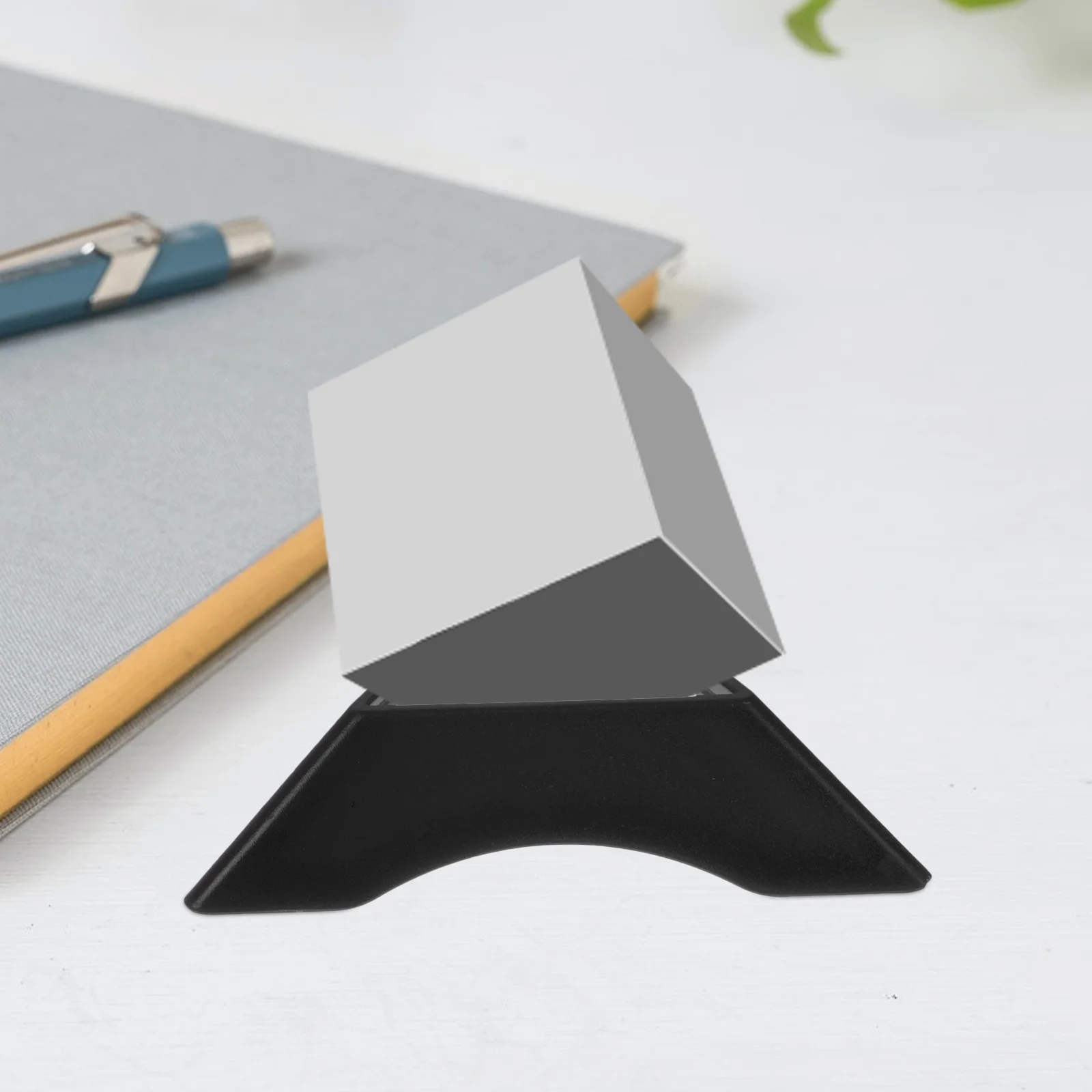 Supporto per treppiede in plastica colorata con base triangolare da 20 pezzi per cubi puzzle, telefoni, tablet, display, leggero e portatile