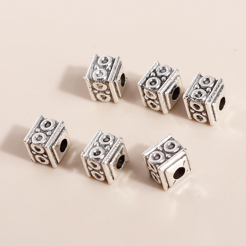 Leslie, 50 Stück, 5 mm, silberfarbene, kleine, quadratische Abstandshalter-Perlen zum Basteln von Schmuck, für DIY-Armbänder und Halsketten. – Detail 6
