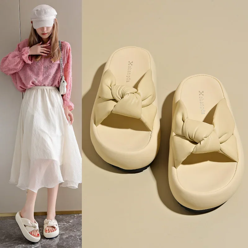 

Women's Thick Soled Height Increasing Slippers 2024 Summer Outdoor Leisure Beach Shoes Lightweight and Comfortable Home Shoes