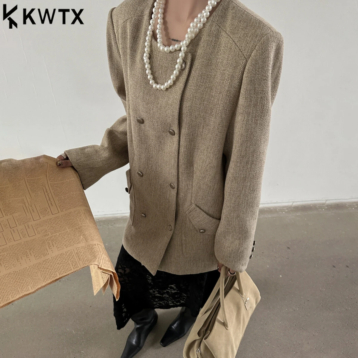

KWTX 2025 Новый женский однотонный пиджак, двубортное пальто с круглым вырезом и карманами, винтажный шикарный осенний повседневный комфортный роскошный наряд премиум-класса