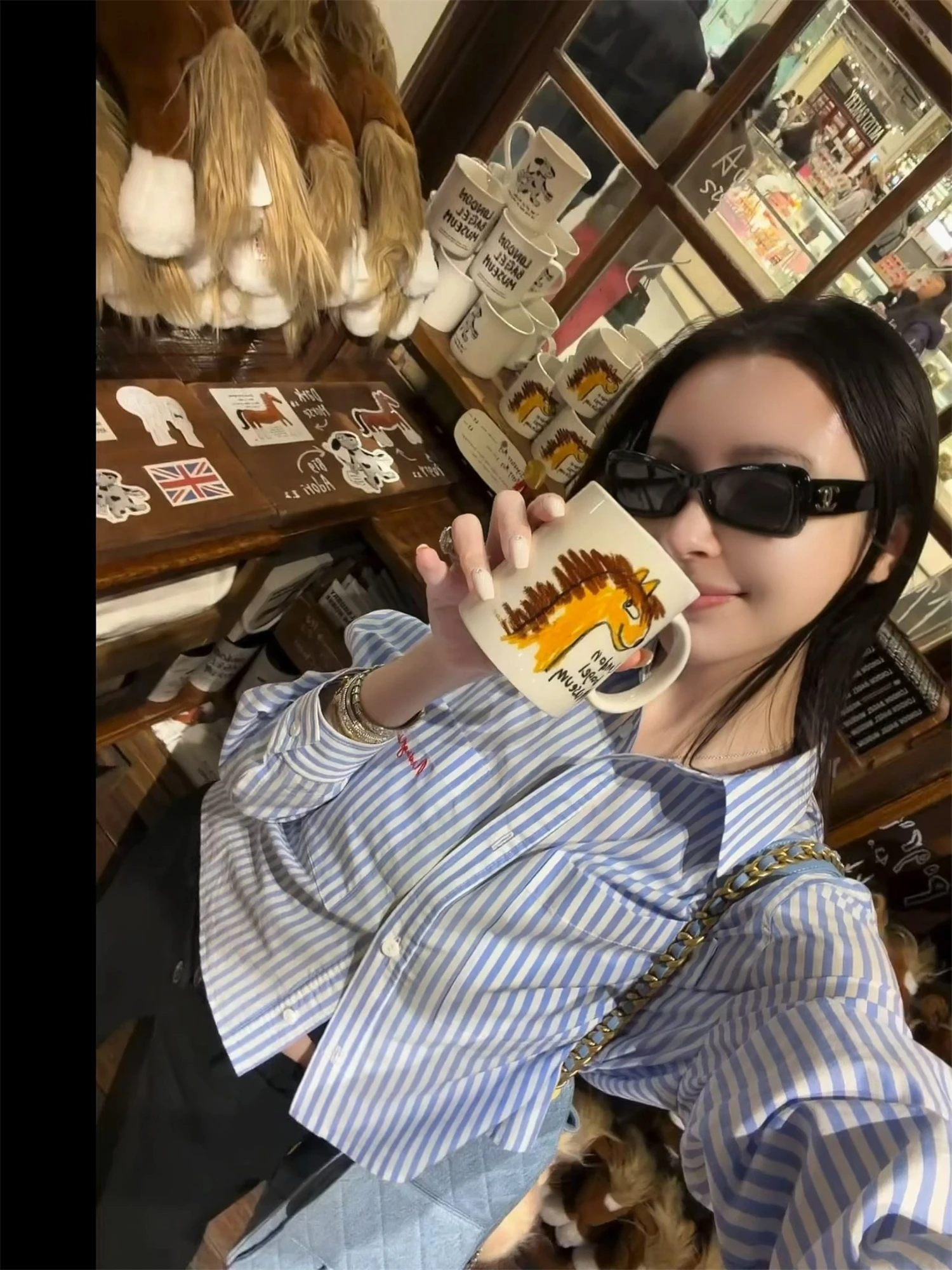 

Комплект из ацетатной рубашки в сине-белую полоску и брюк 3/4 NOTING NINE Cloud Island Fashion Set: женская свободная рубашка на пуговицах