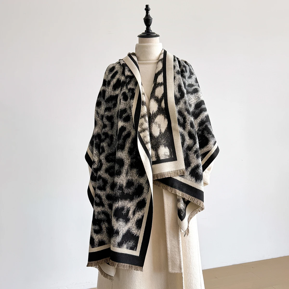 

New Elegance Two-Sided Leopard Print Scarf Warm Fringe Pashmina Shawl Autumn and Winter Outdoor Coldproof Windproof Blanket