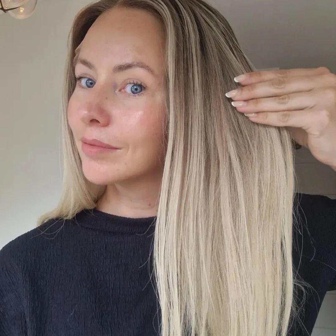 باروكات عالية الكثافة 13x4 أومبير أشقر فاتح باروكة أمامية من الدانتيل شعر مستعار طبيعي منزوع مسبقًا شعر مستعار اصطناعي مستقيم مقاوم للحرارة 26"