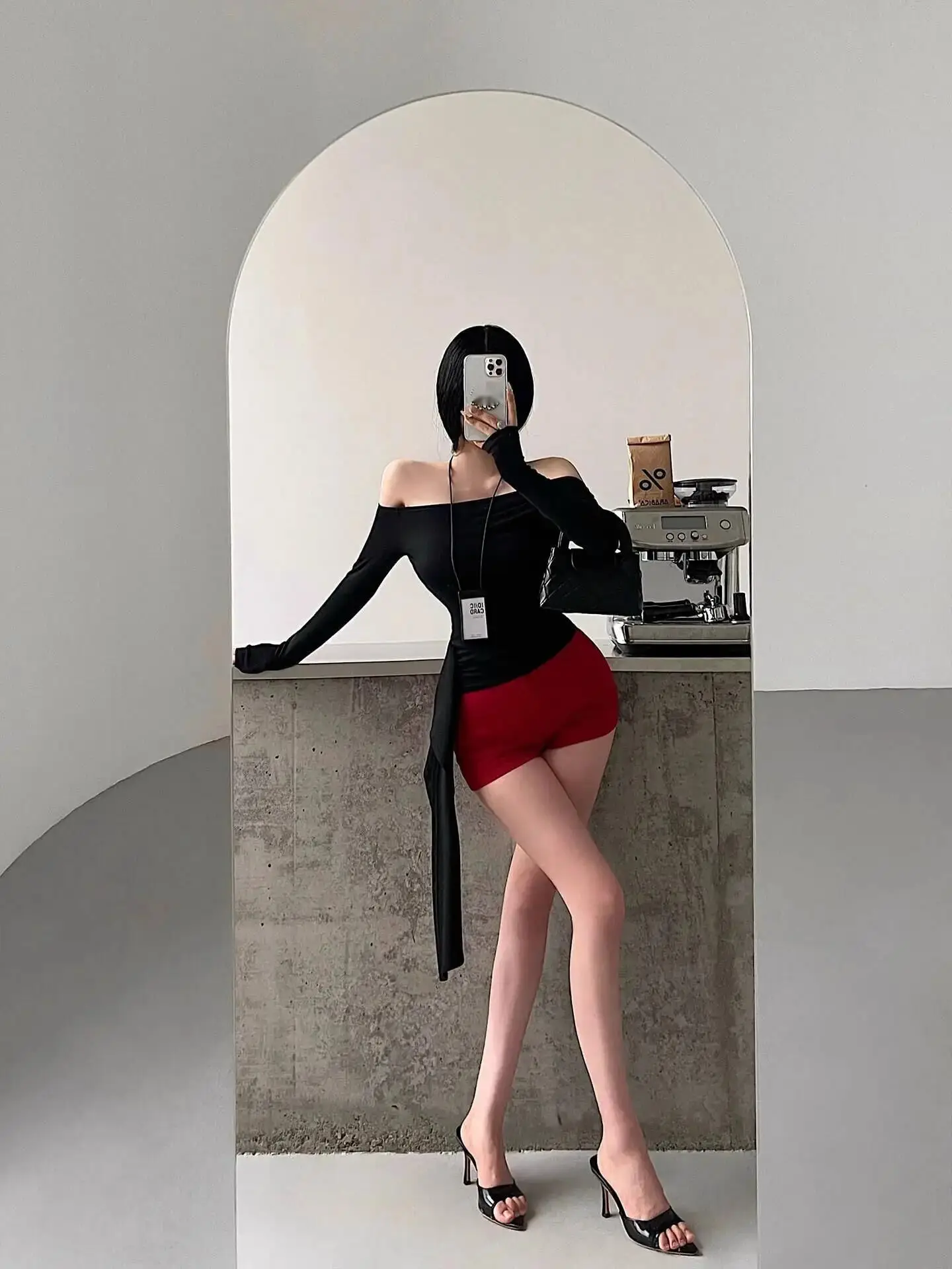 Camisetas ajustadas a la moda para mujer, camiseta Sexy de manga larga con hombros descubiertos y cintura fruncida, cinta lateral, Top ZYH7