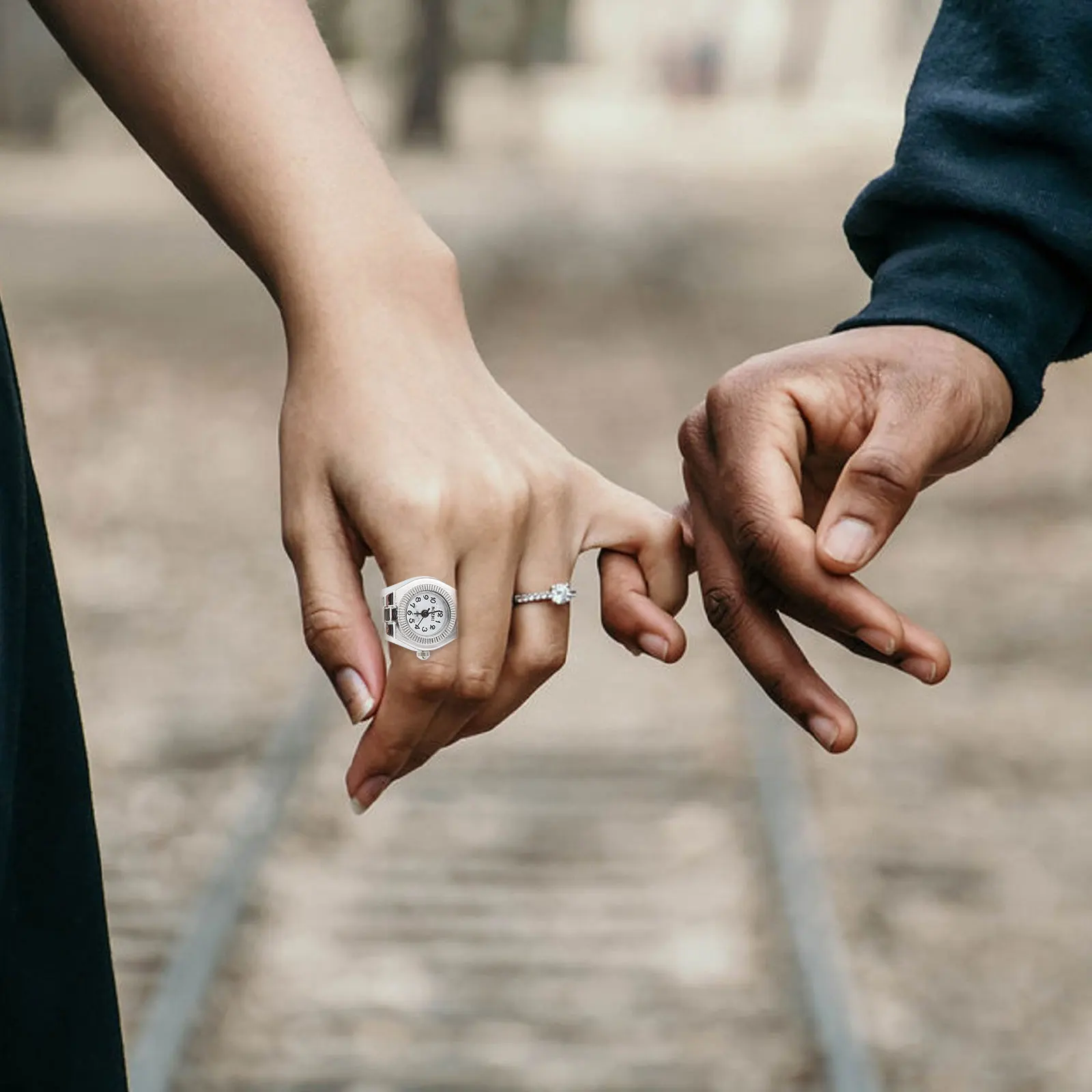 

Elegant Casual Women Finger Watch Alloy Quartz Watch Simple Design Lady Hand Watch White 1Pc