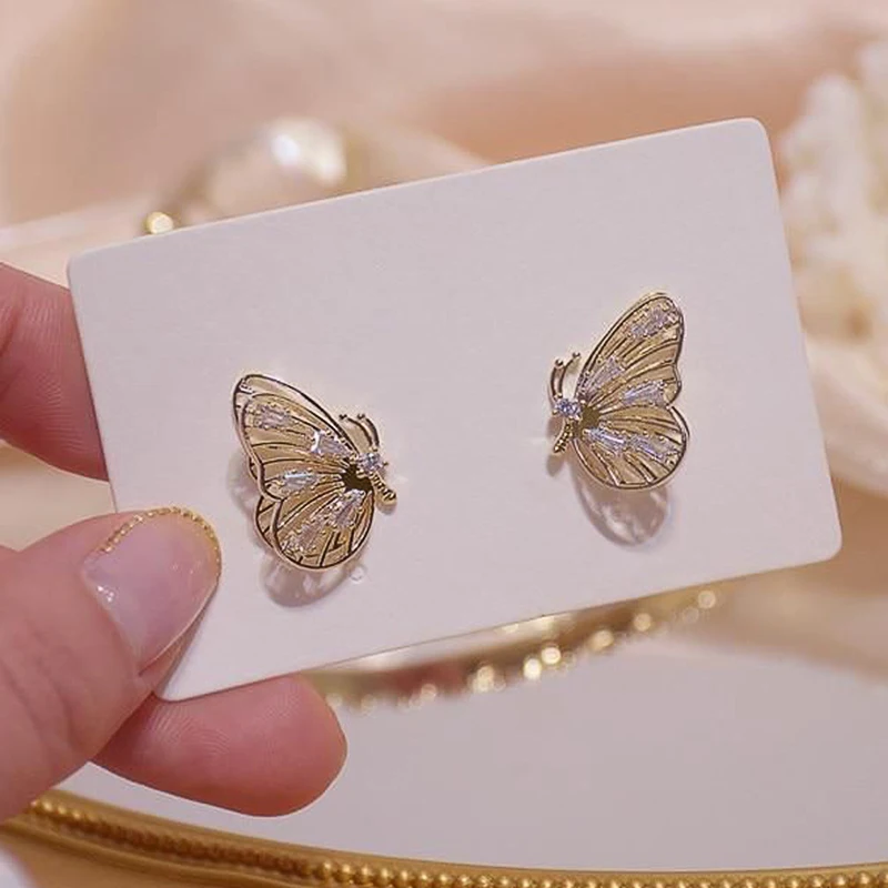 Huitan Doppelschichtige Schmetterlings-Ohrringe, goldfarben, wunderschöne Ohrpiercing-Ohrringe für Frauen, glänzender kubischer Zirkon, exquisiter Schmuck