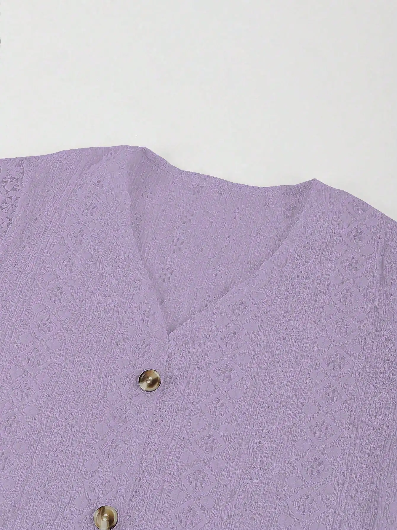 Elegante, lässige Damenbluse mit kurzen Ärmeln – perfekt für den Urlaub und das Wochenende – Detail 2