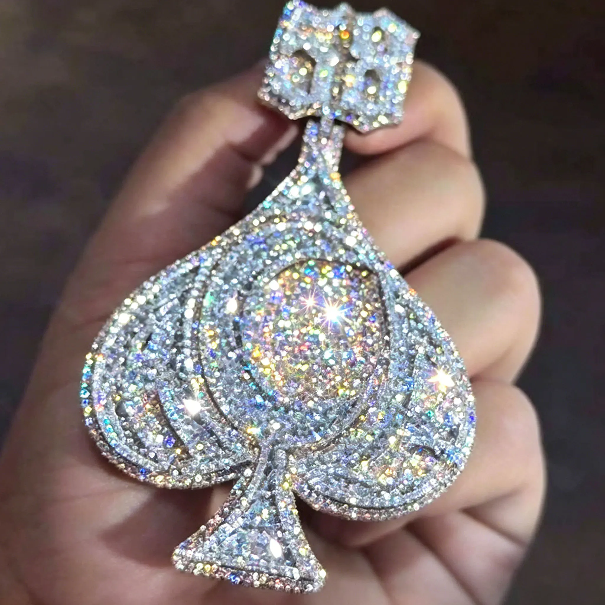 Fashionable Poker Card Spade Red Heart Hip-Hop Pendant Can Be Paired with Cuban Chain Rap Singer's Exquisite Jewelry Decoration for Both Men and Women's Holiday Gifts, Anniversary Gifts, Birthday Gifts, or Layered Wear
