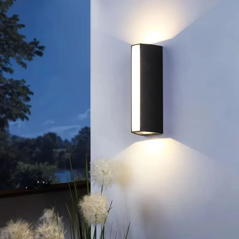 

【2026】Modern Simple LED Outdoor Wall Lamp With Three Heads Waterproof Courtyard Light For Garden 3000K Color Temperature