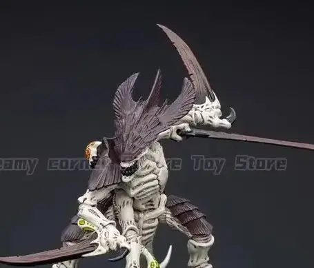 В наличии: Фигурка JOYTOY Warhammer 40K Tyranids Hive Fleet Leviathan Tyranid Warrior with Boneswords 2 1/18, высота 14,5 см.
