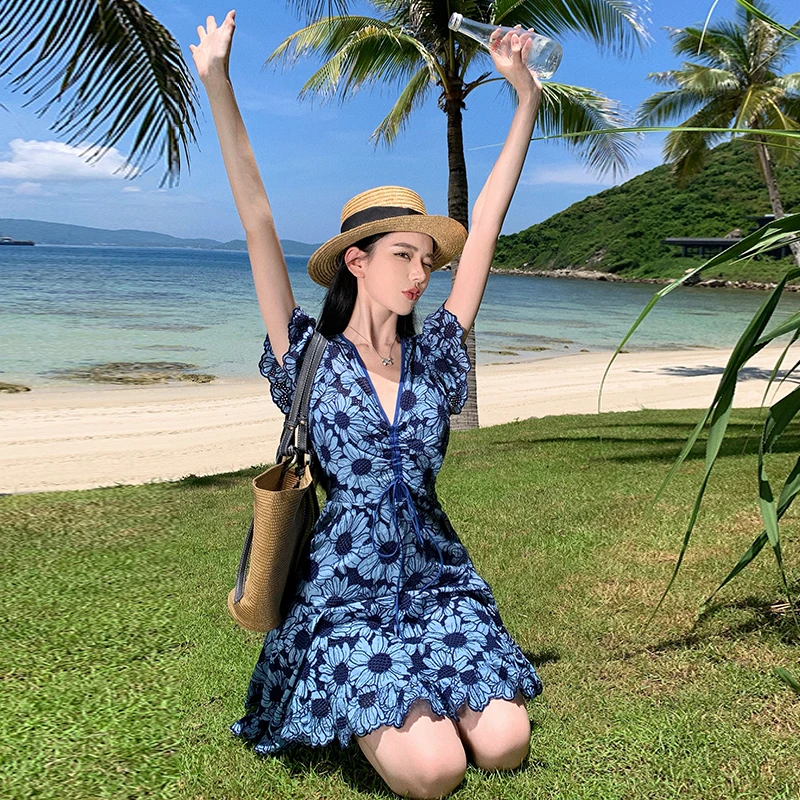 Abiti eleganti a fiori cavi stile vacanza dolce francese Abito estivo da donna con scollo a V senza maniche a vita alta slim fit a trapezio