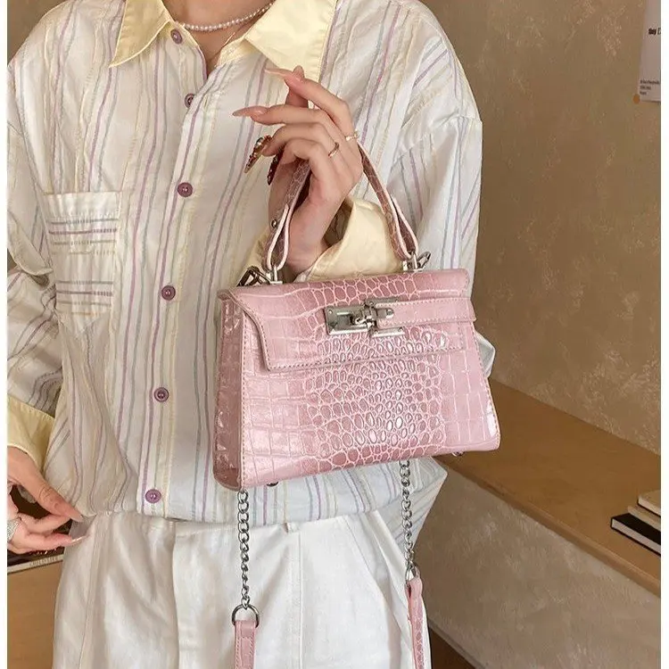 

2026 New Korean High-end Sense Niche Fashion Versatile Commuter Handbag Trapezoidal Shoulder Messenger Bag